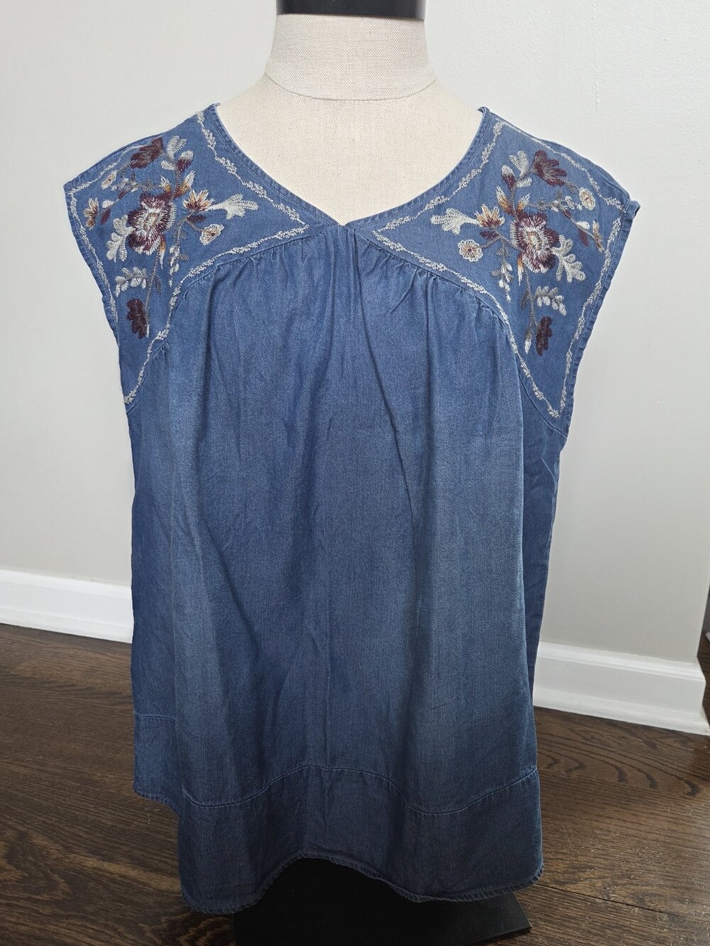 Knox Rose Blue Embroidered Chambray Sleeveless Tunic